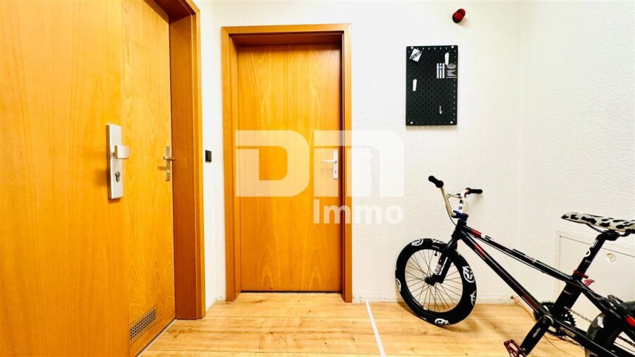 Kompaktes EG Apartment mit Terrasse, Kellerraum und KFZ Stellplatz - Windfang / Flur / Diele